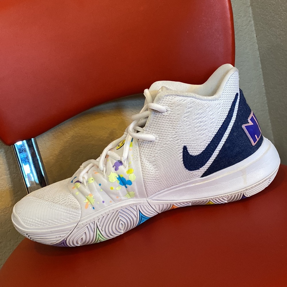Nike Kyrie 5 “Have a Nike Day” - Picture 5 of 13